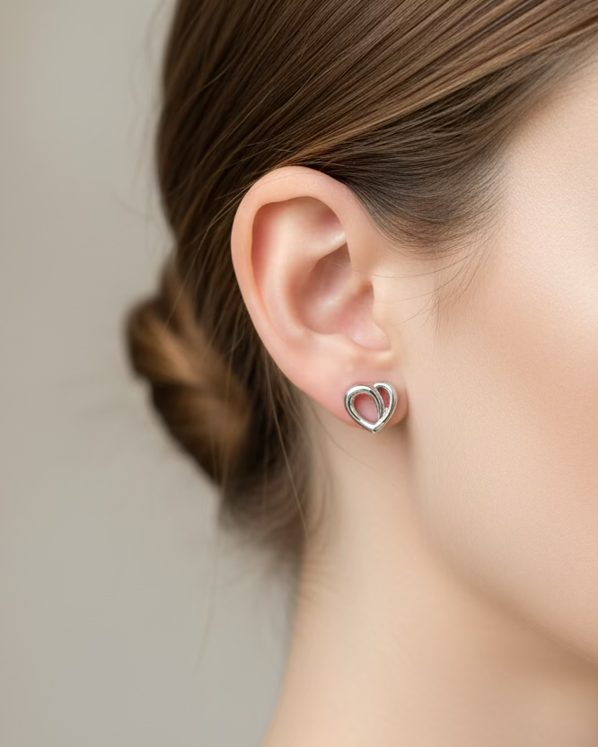 Simple heart studs in Silver #04613