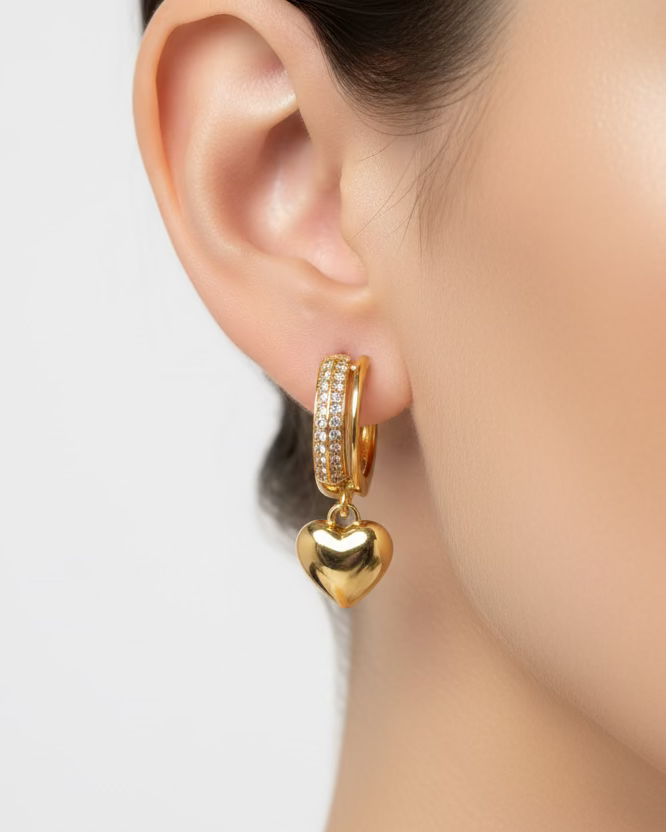 Diamante C hoop with heart in Gold #02013