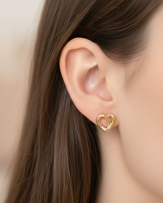 Simple heart studs in Gold #04614
